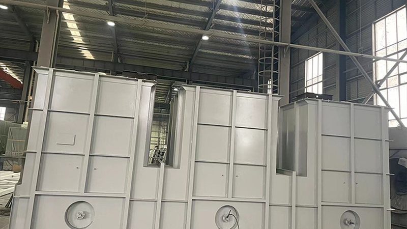 化工车间如何高效去除VOCs？活性炭吸附箱的选型关键
